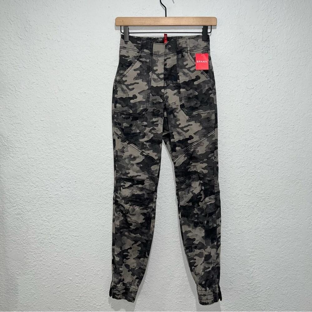 Spanx Stretch Twill Cargo Jogger - Picture 5 of 9